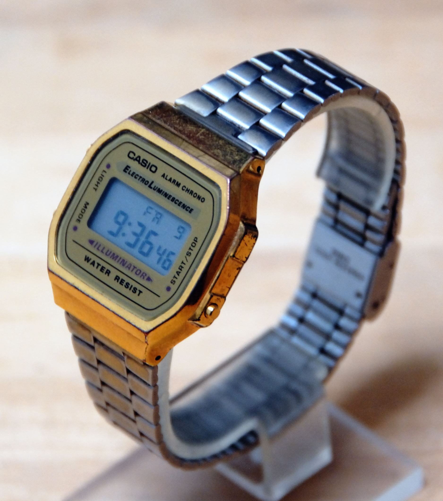 Casio1572a_2.jpg